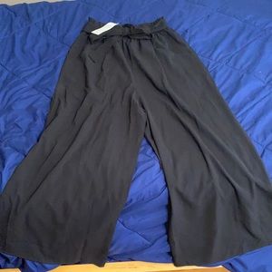 Brand new! Paperbag, wide leg pants.